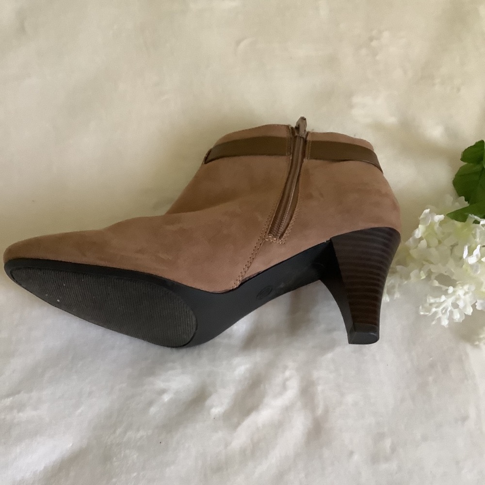 NWOT ~ Tan Boots Size 10 - Picture 8 of 8